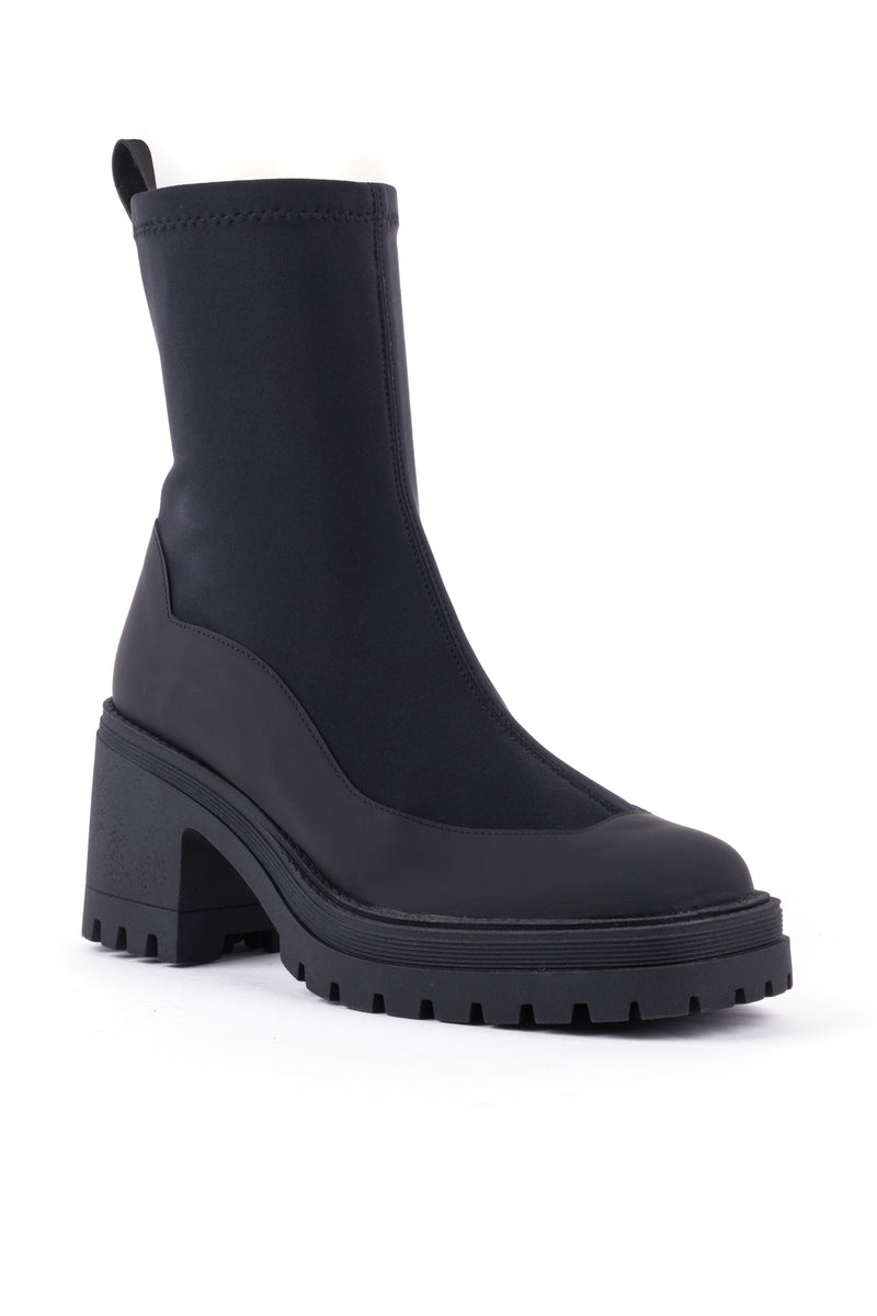 Botas em neoprene com pele aborrachada preta