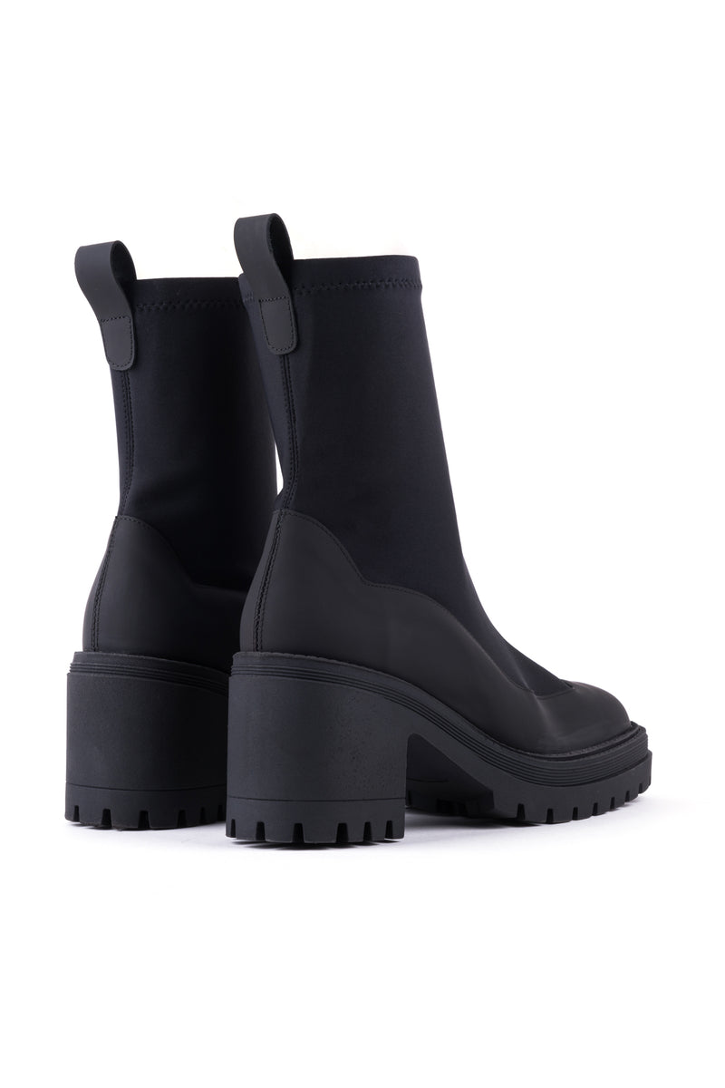 Botas em neoprene com pele aborrachada preta