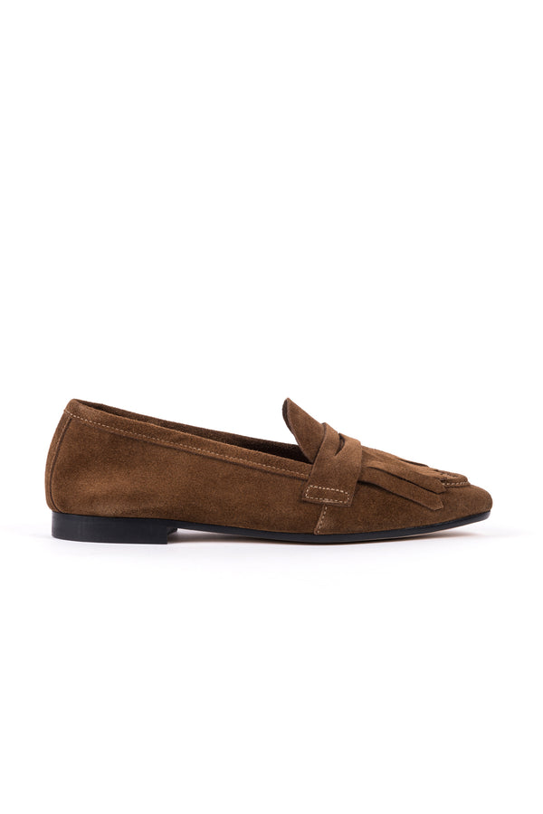 Loafers em croute camel com franjas