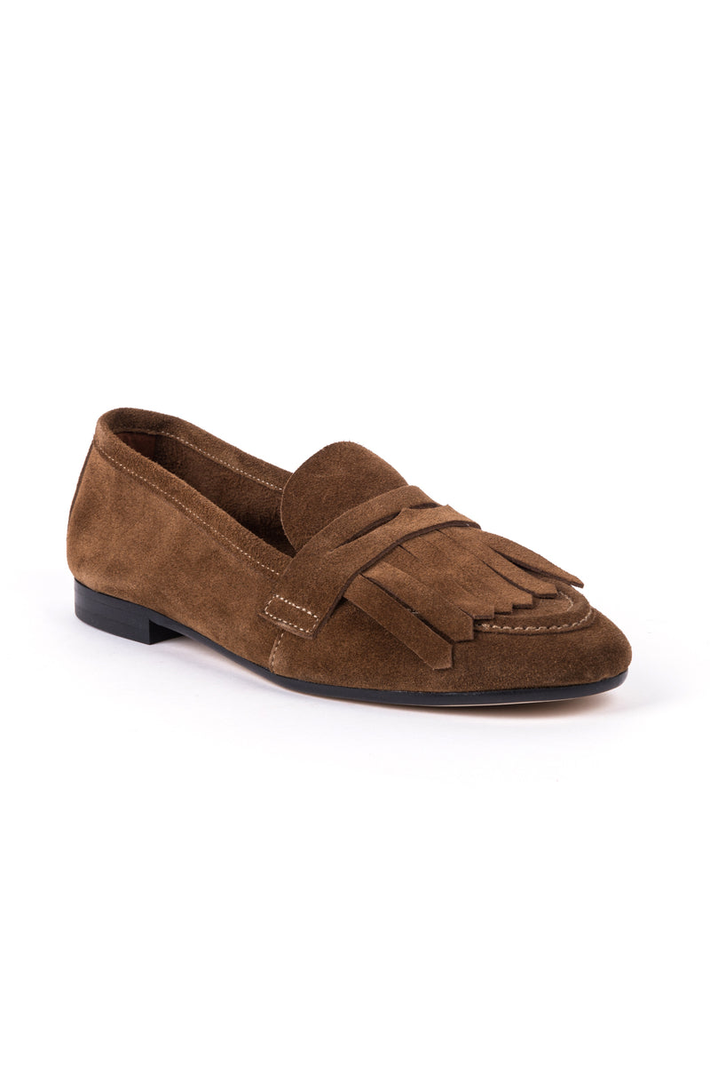 Loafers em croute camel com franjas