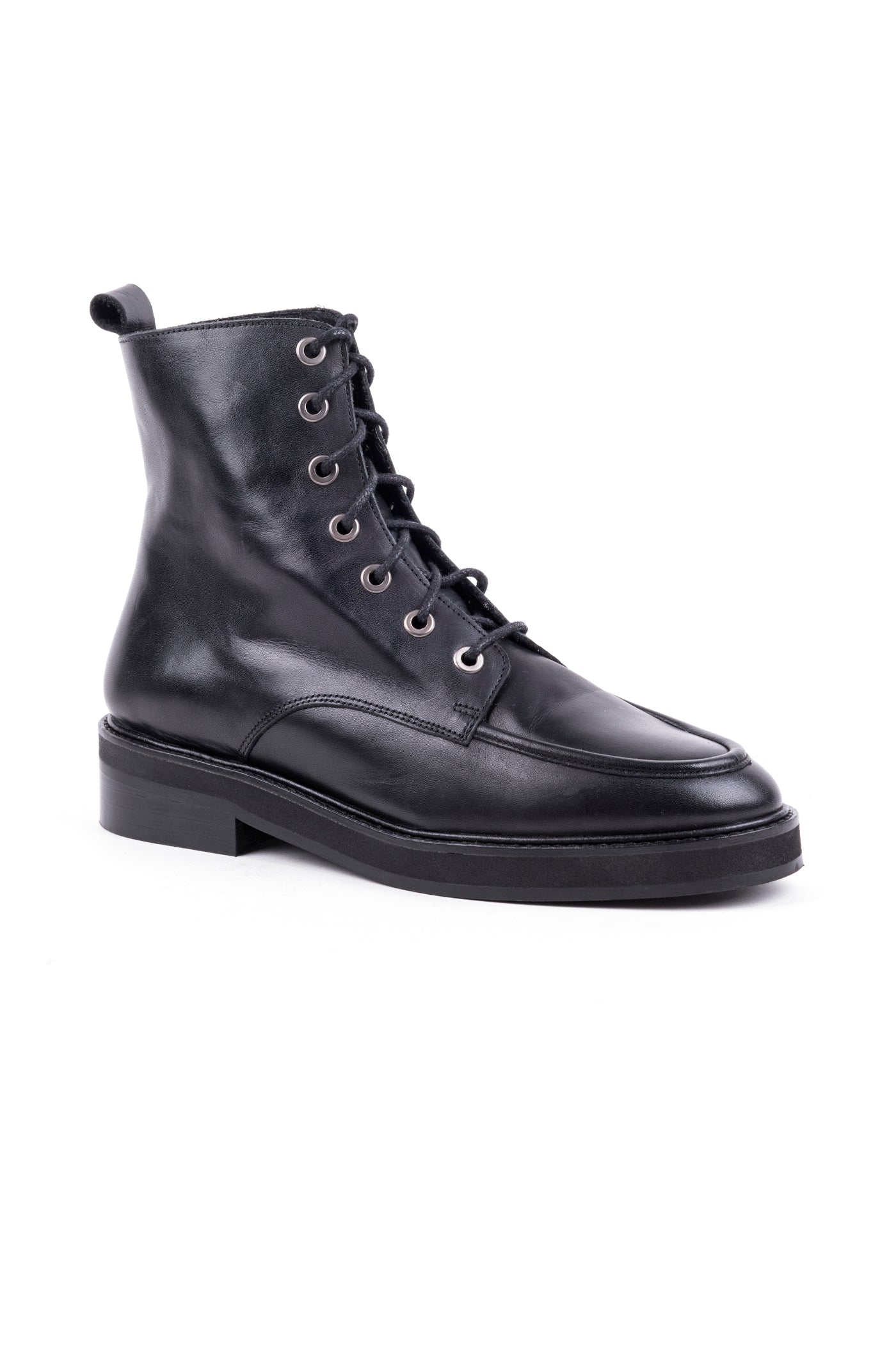 Botas rasos em pele com atacadores