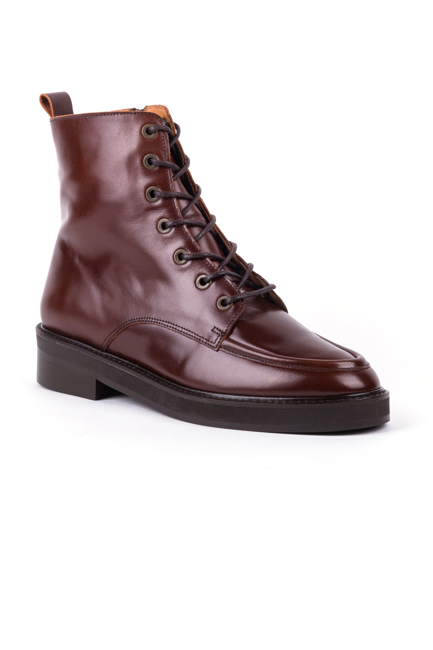 Botas rasos em pele com atacadores