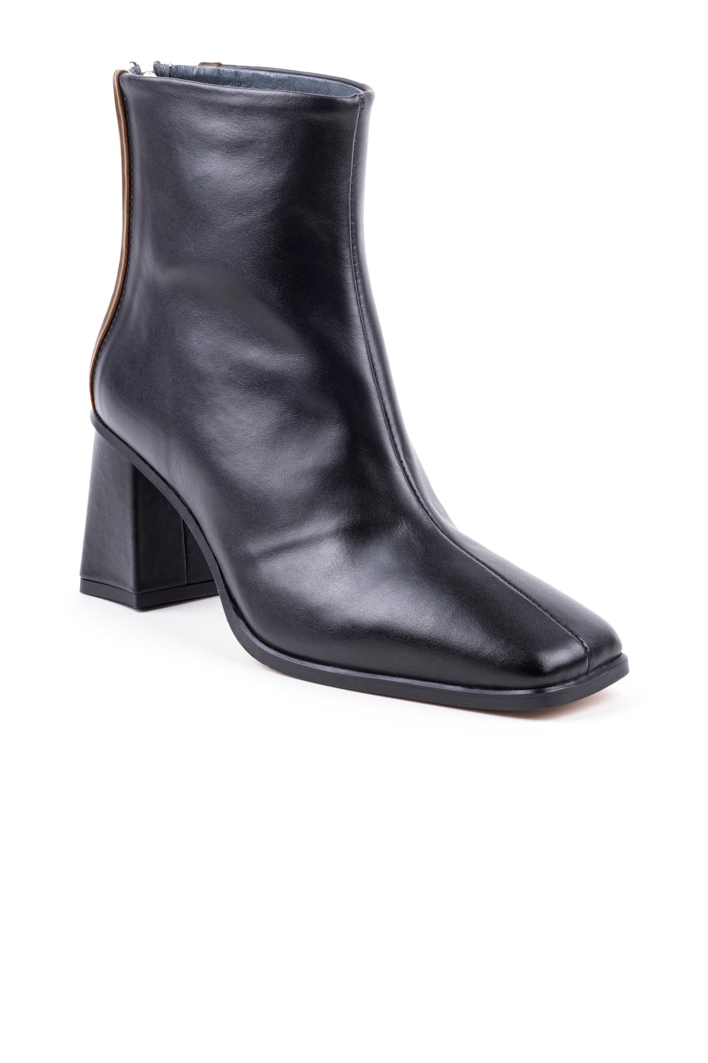 Botas de senhora em pele com salto alto