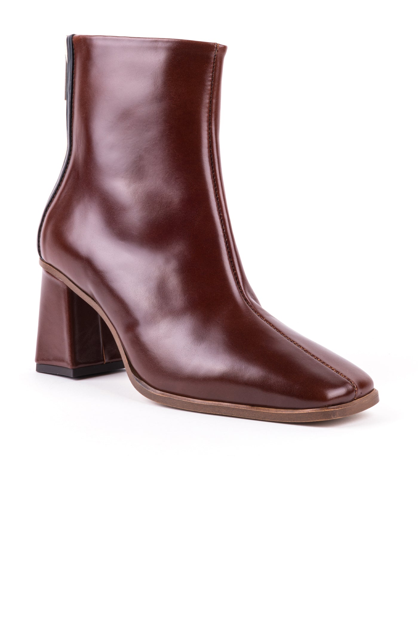 Botas de senhora em pele com salto alto