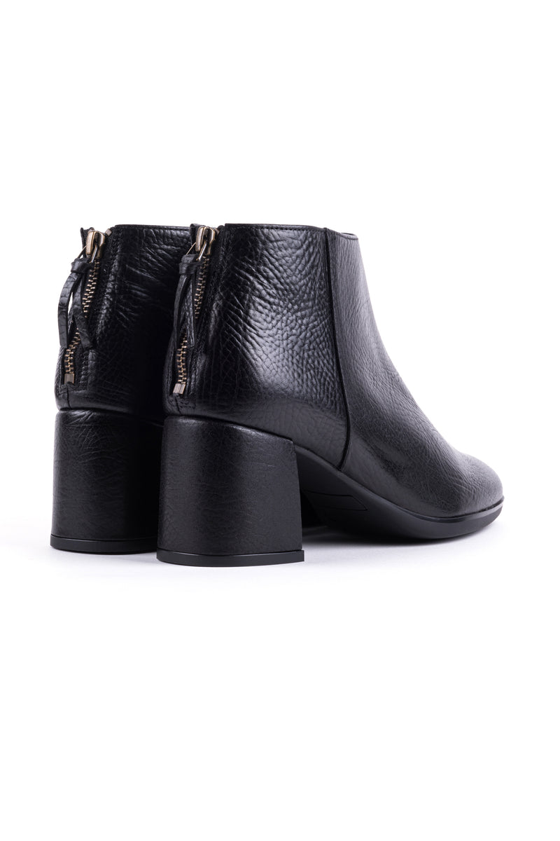 Botins de senhora em pele com salto alto preto e camel