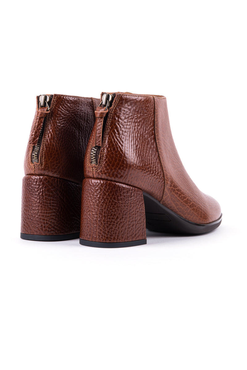 Botins de senhora em pele com salto alto preto e camel