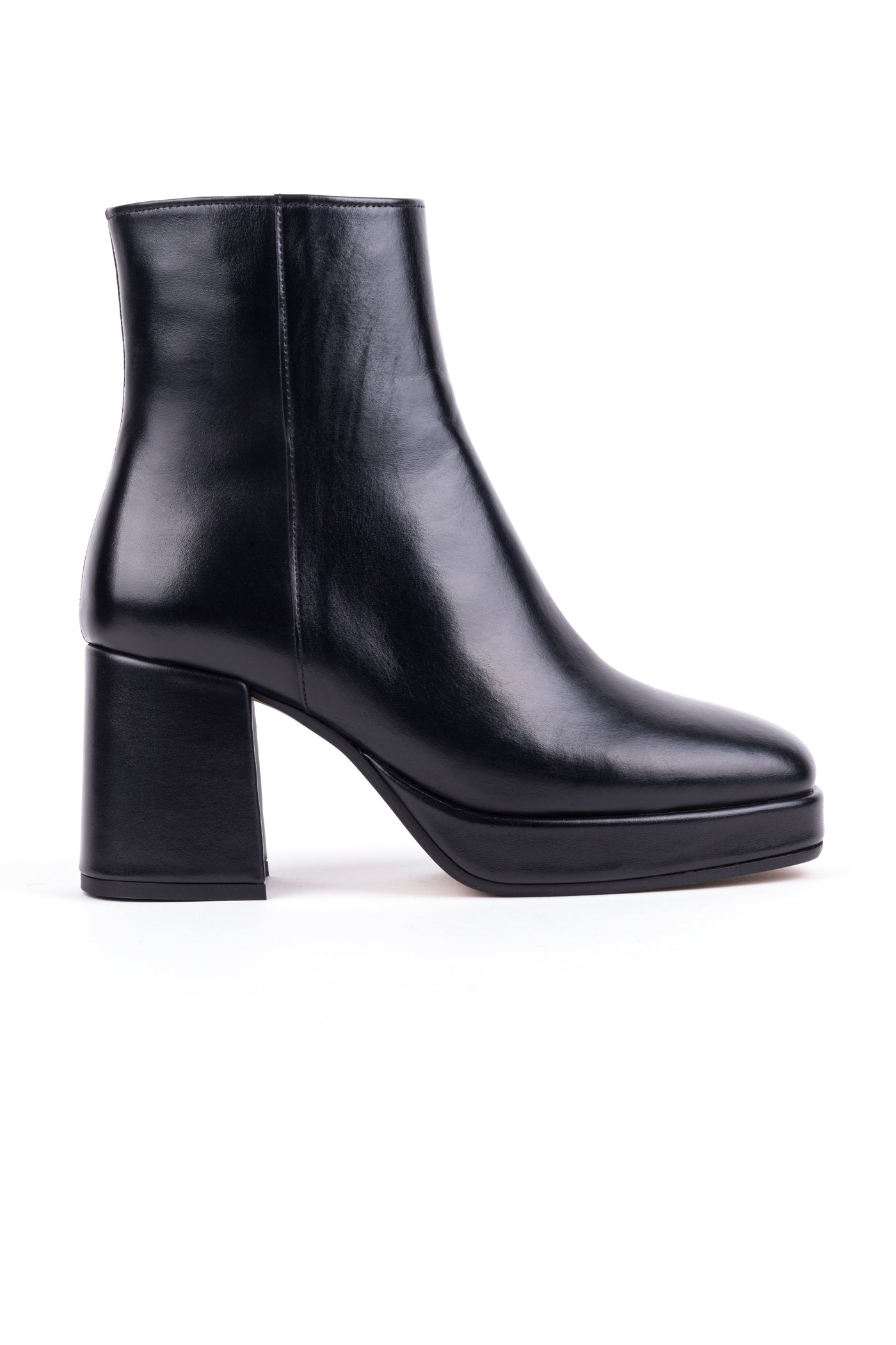 Botas de senhora em pele com salto alto camel

