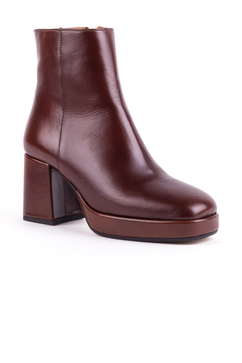 
Botins de senhora em pele com salto alto camel
