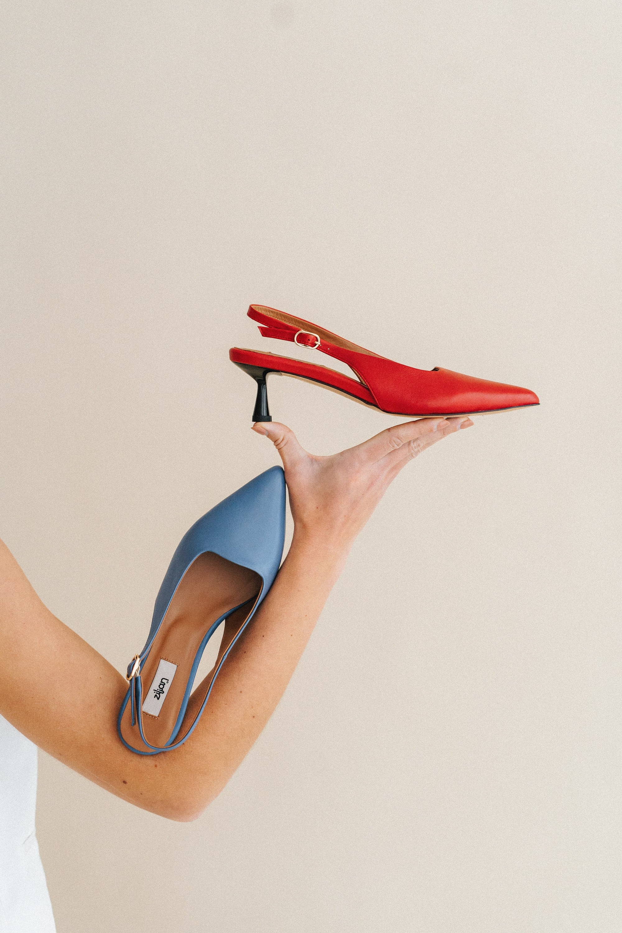 Slingbacks em pele