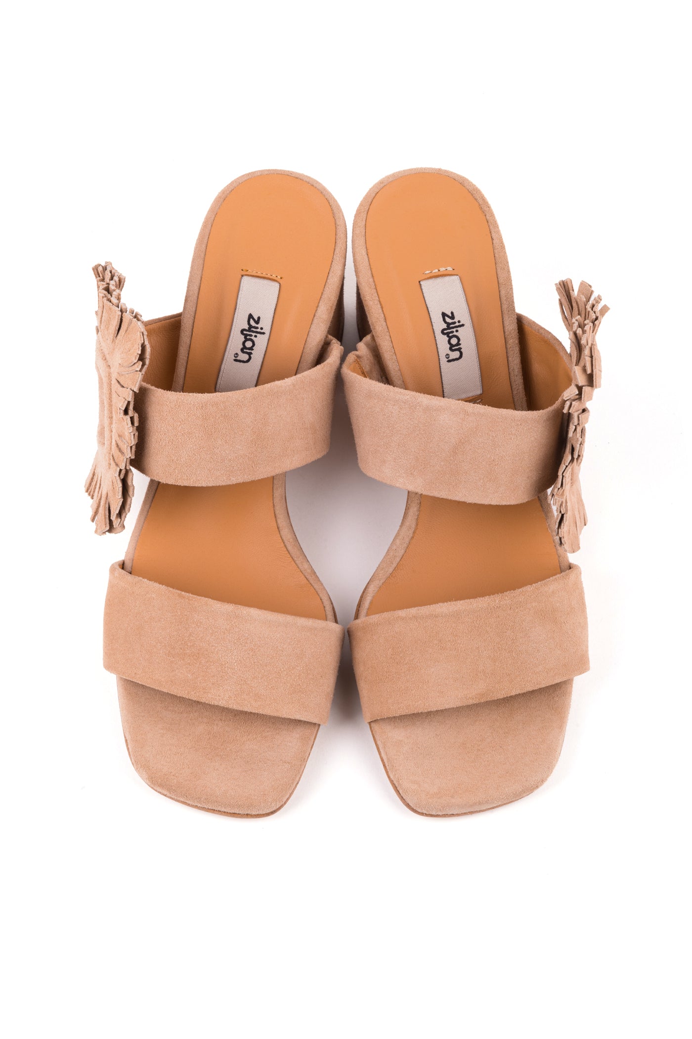 Sandálias salto alto em camurça