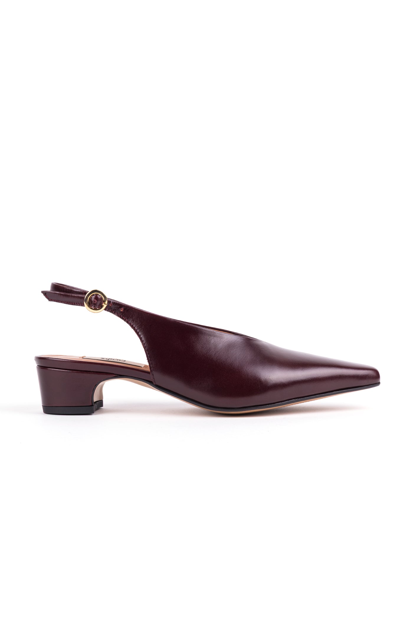 Slingbacks com decote em V em pele