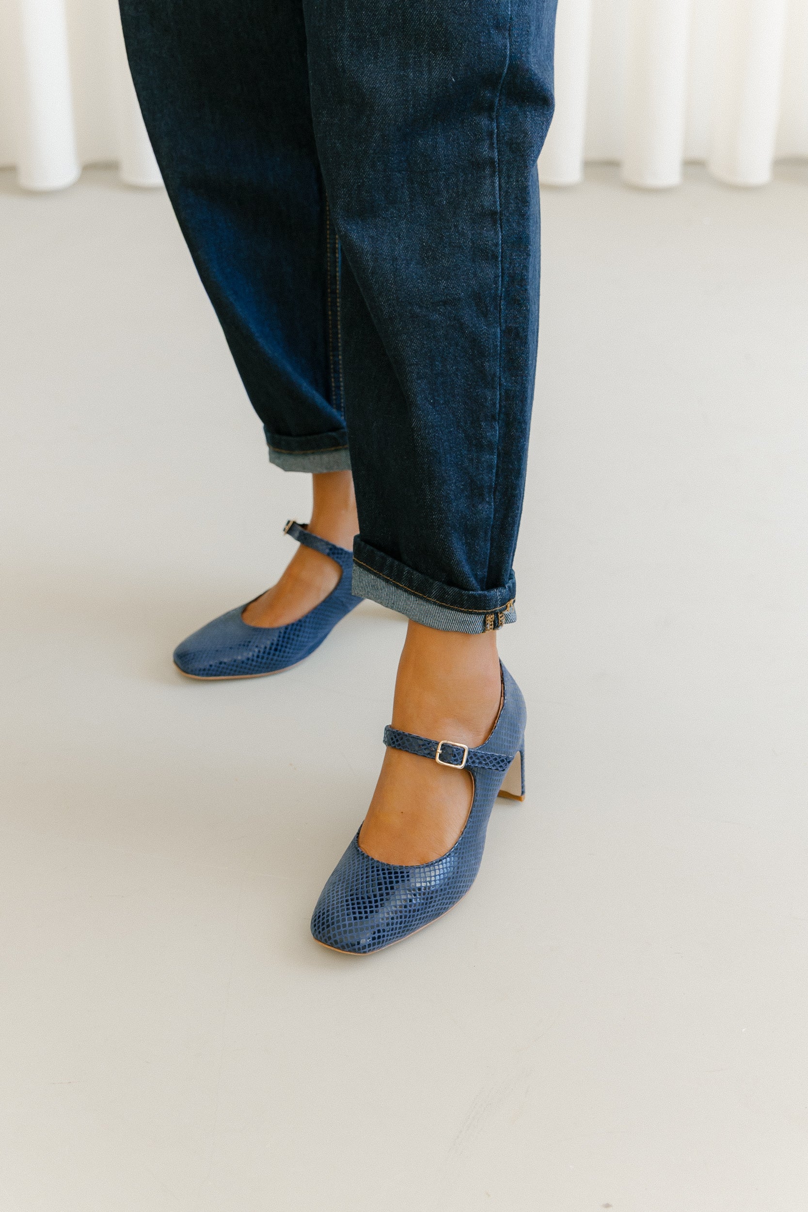 Sapato salto alto com ponta quadrada em croute print animal