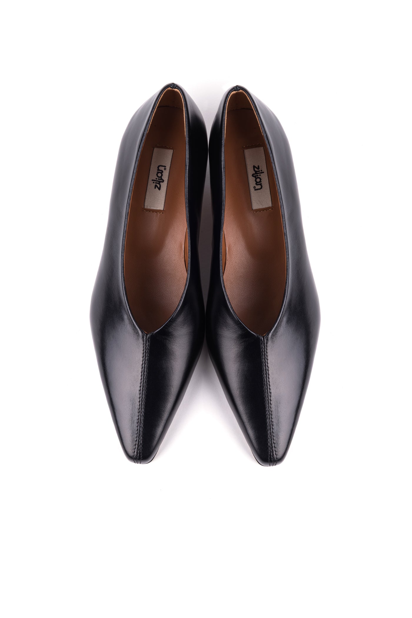 Sapatos de salto médio em pele