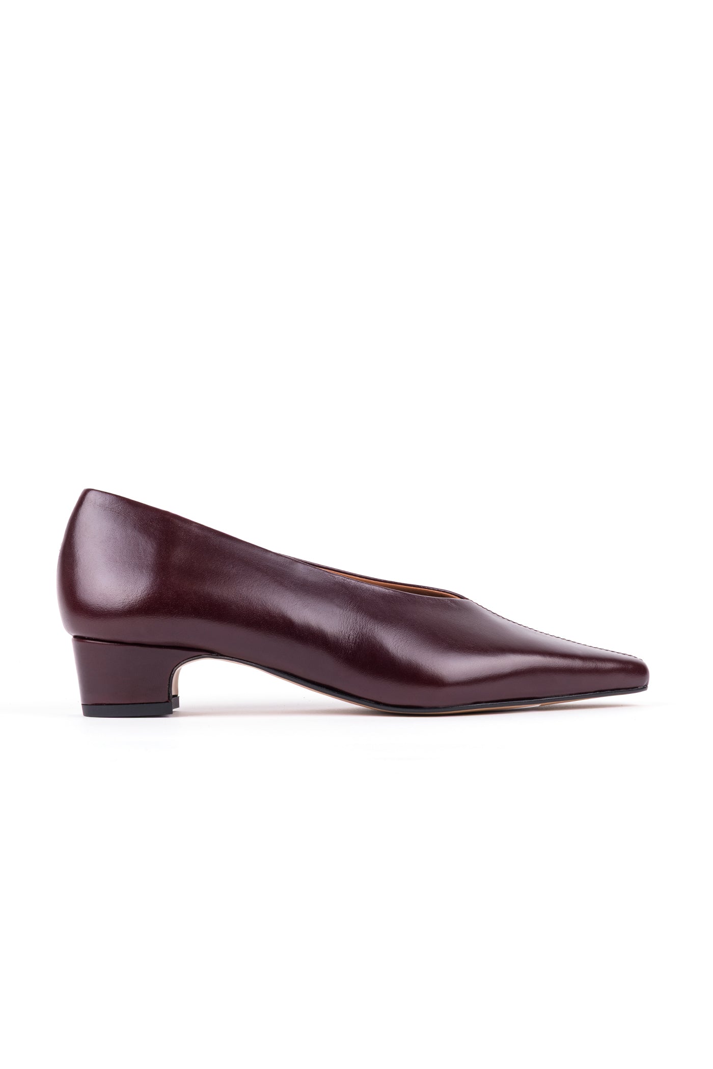Sapatos de salto médio em pele