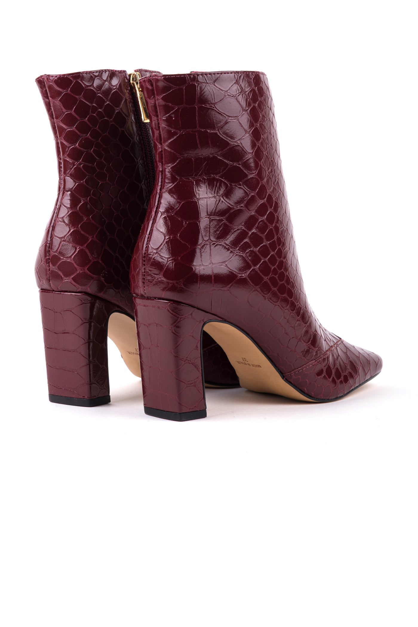 Botas de salto alto em verniz croco