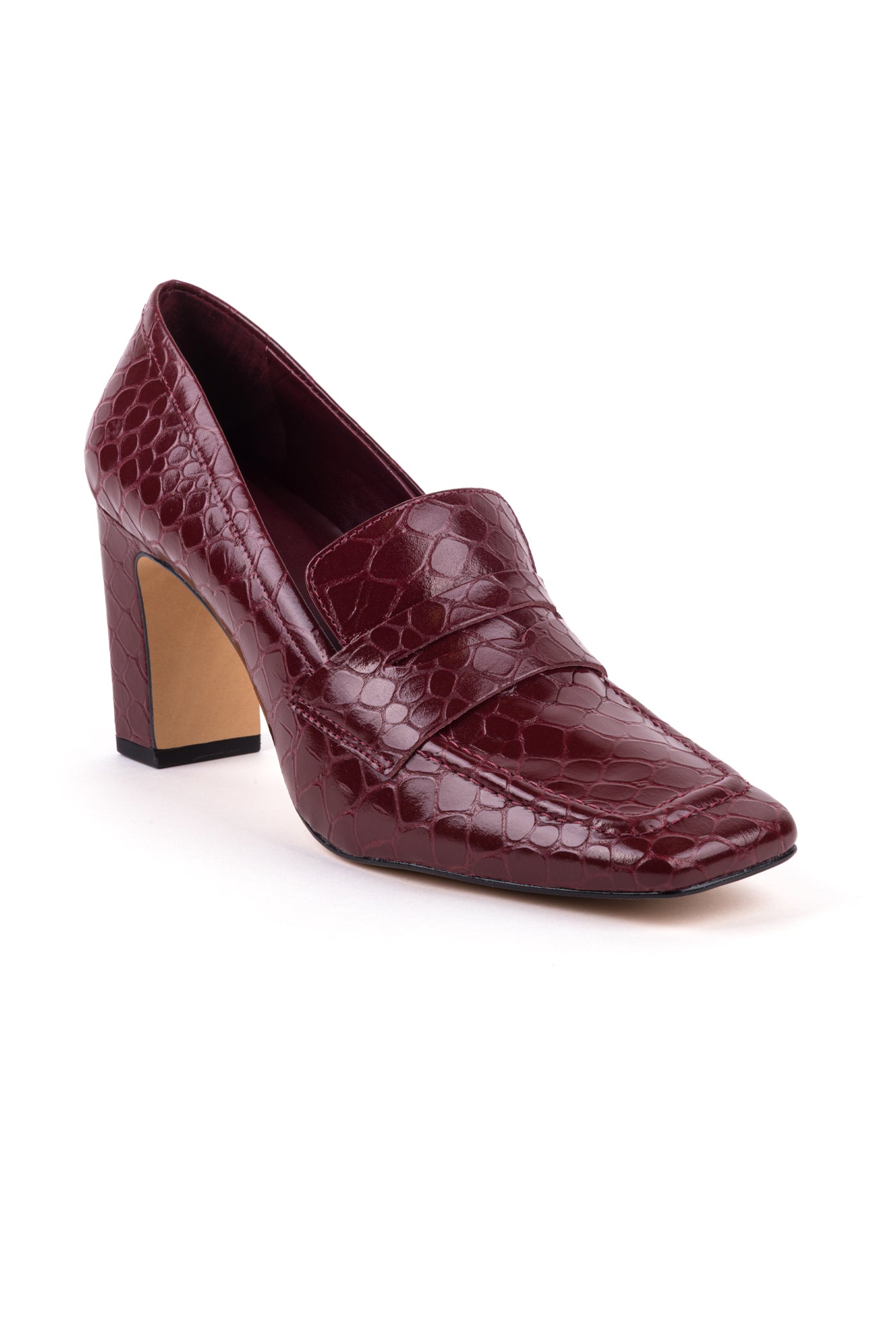 Sapatos de salto alto clássicos em pele croco verniz