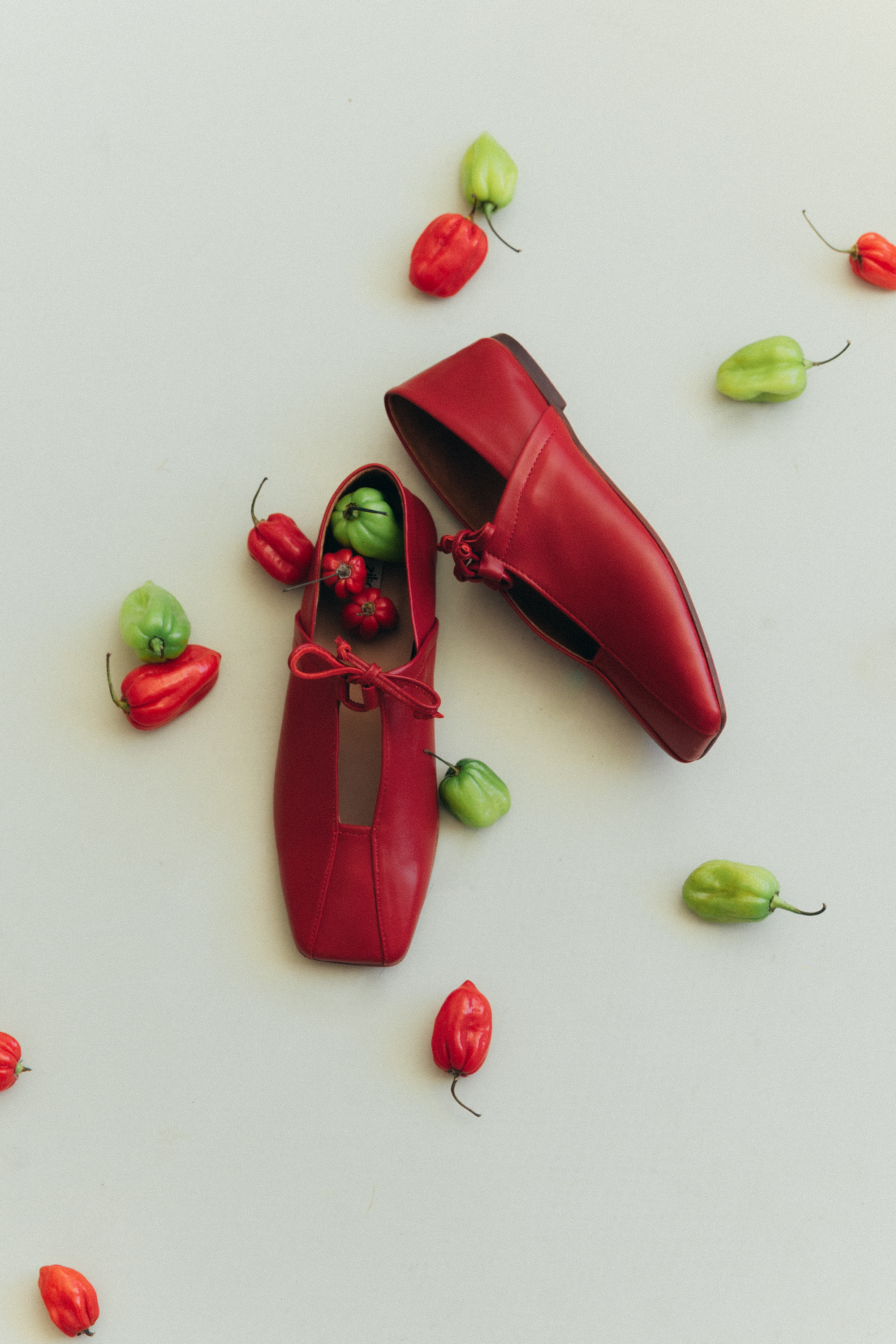 Sapatos rasos com ponta quadrada em pele