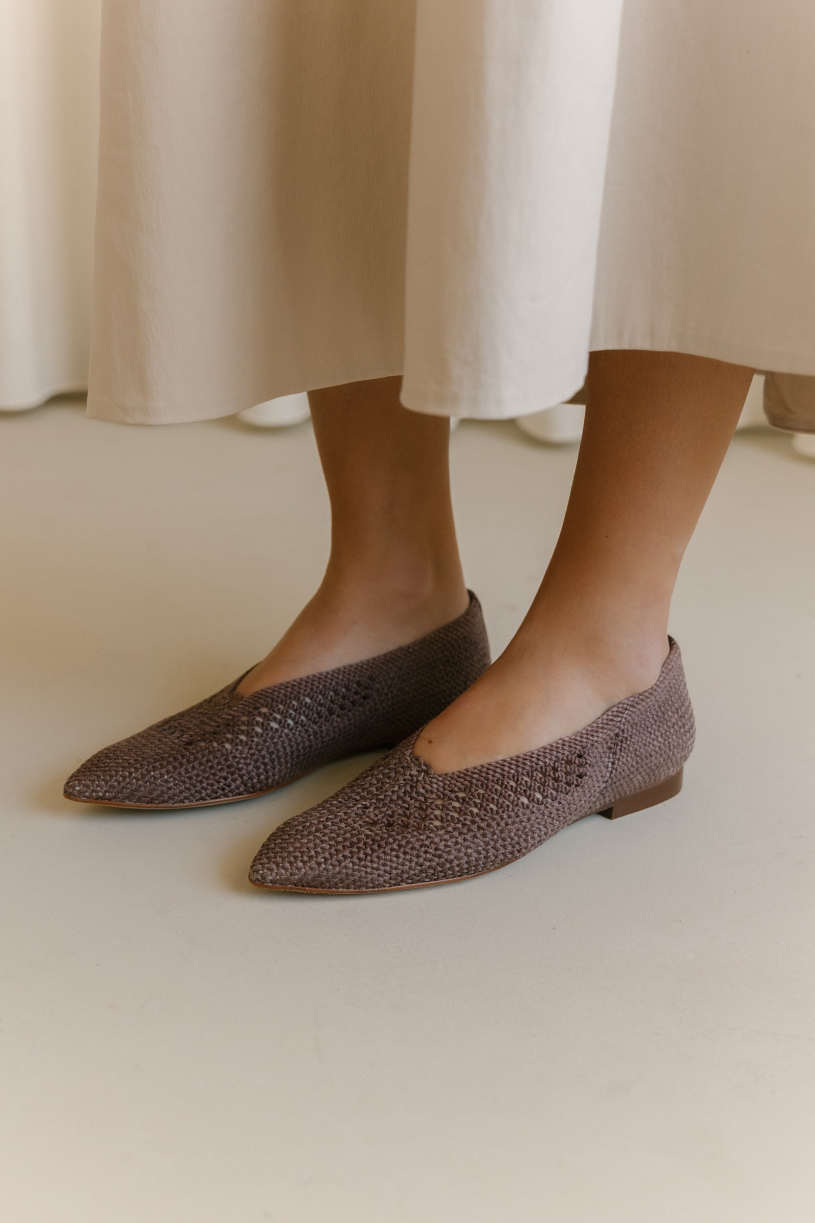 Sabrina pontiaguda em ráfia natural