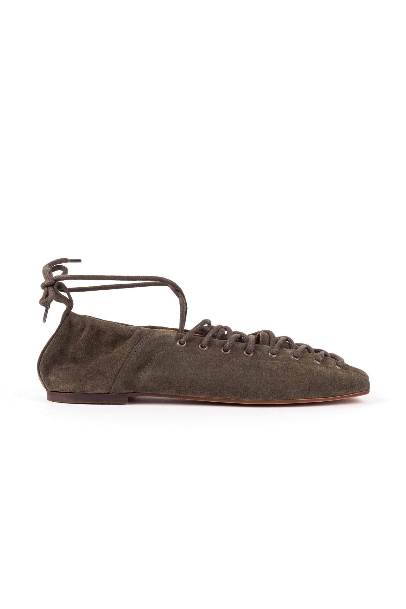 Sapatos rasos Zilian em croute verde, com atacadores amarrados no tornozelo