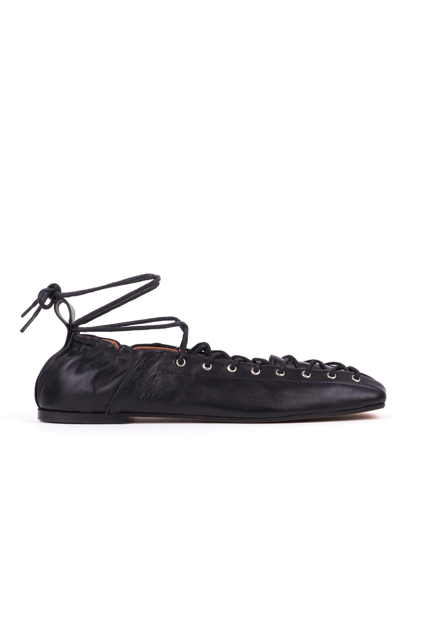 Sapatos rasos em pele com atacadores