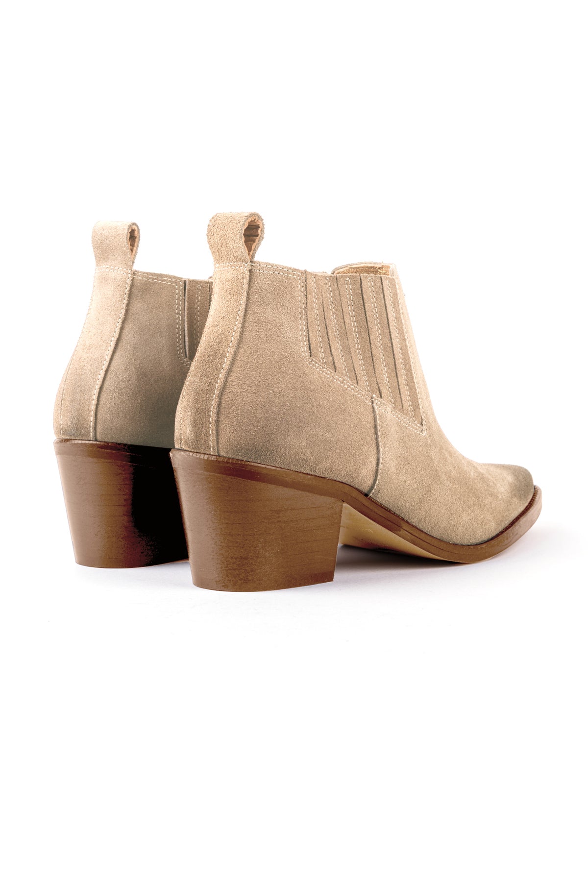 Botins toupeira em camurça, com salto de bloco e cano curto