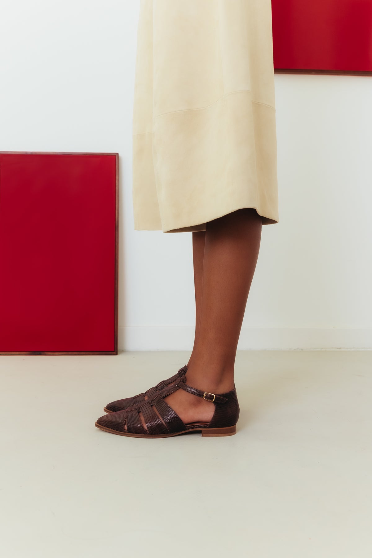 Sapatos rasos fisherman em pele gravada