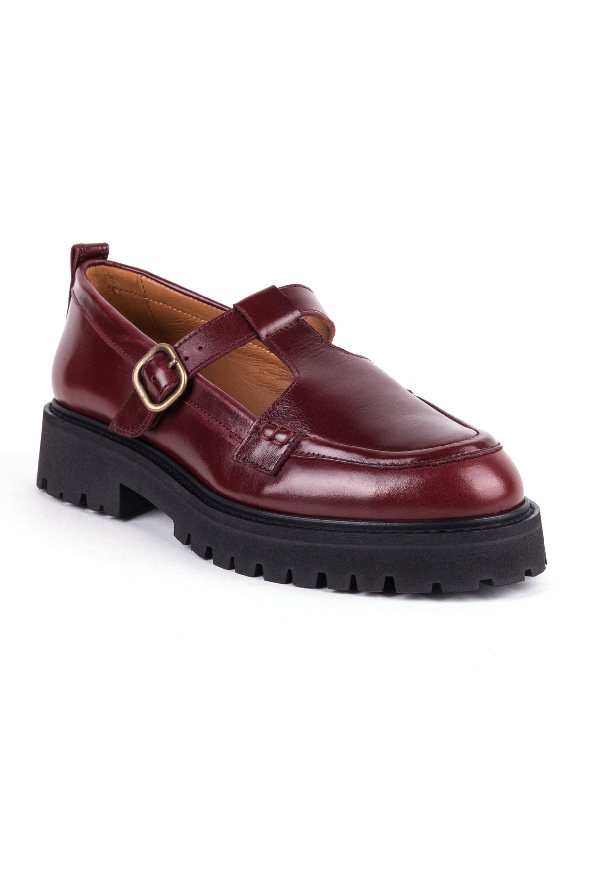 Loafer Mary Jane bordeaux com frente fechada de loafer e travessão em T preso por fivela.