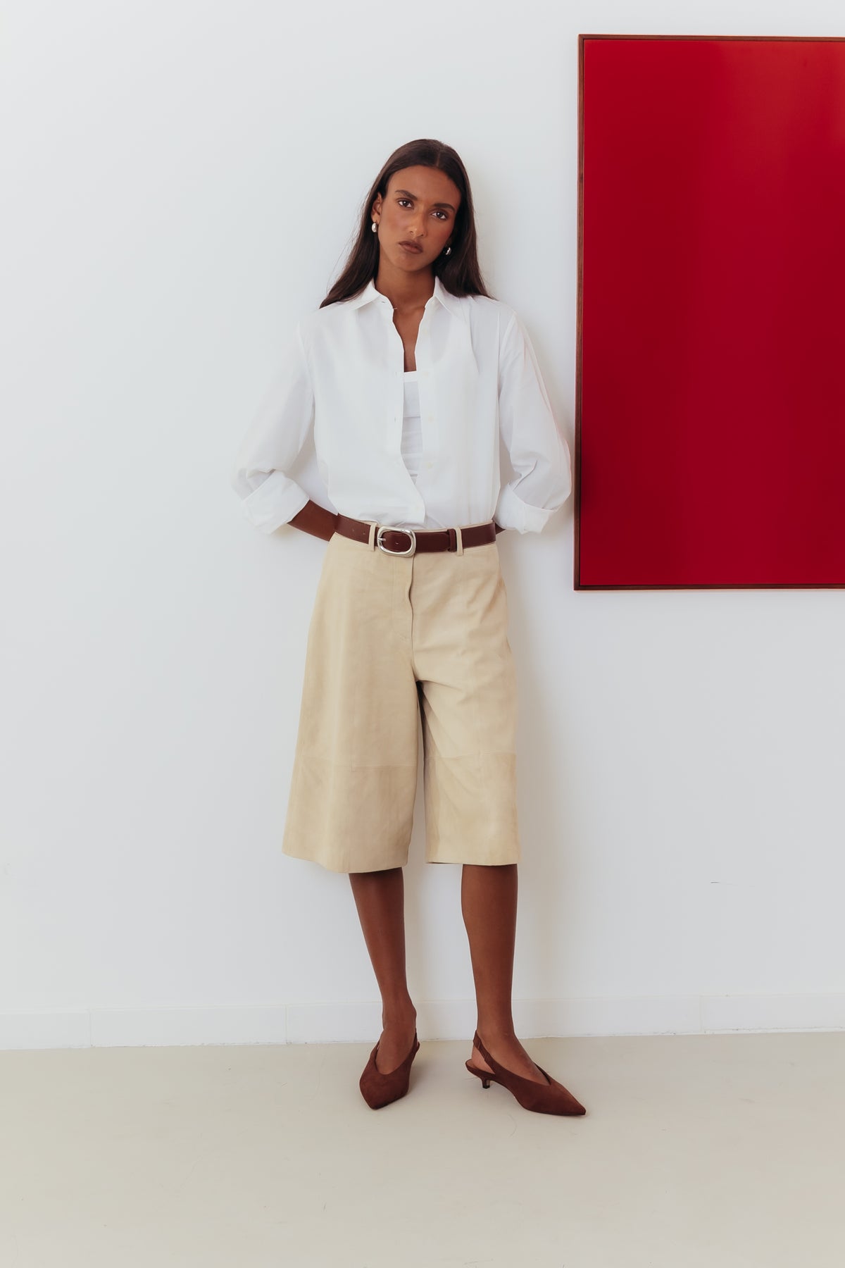 Slingbacks castanhos com tira no calcanhar ajustável por elástico