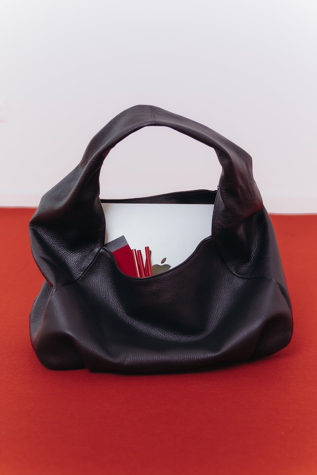 Saco tote Zilian em pele preta, fecho de íman