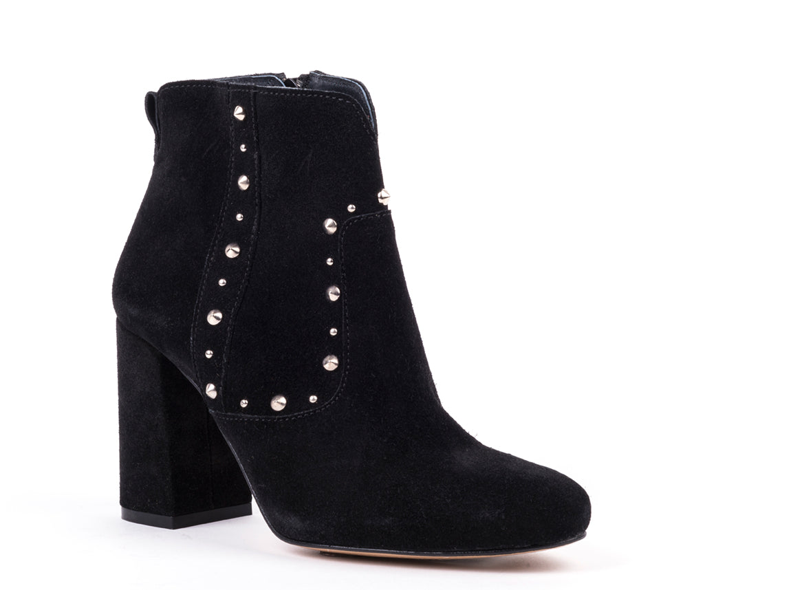 Botins de salto alto em
