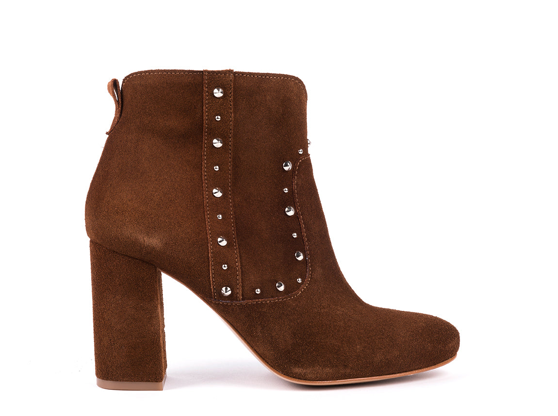 Botins de salto alto em