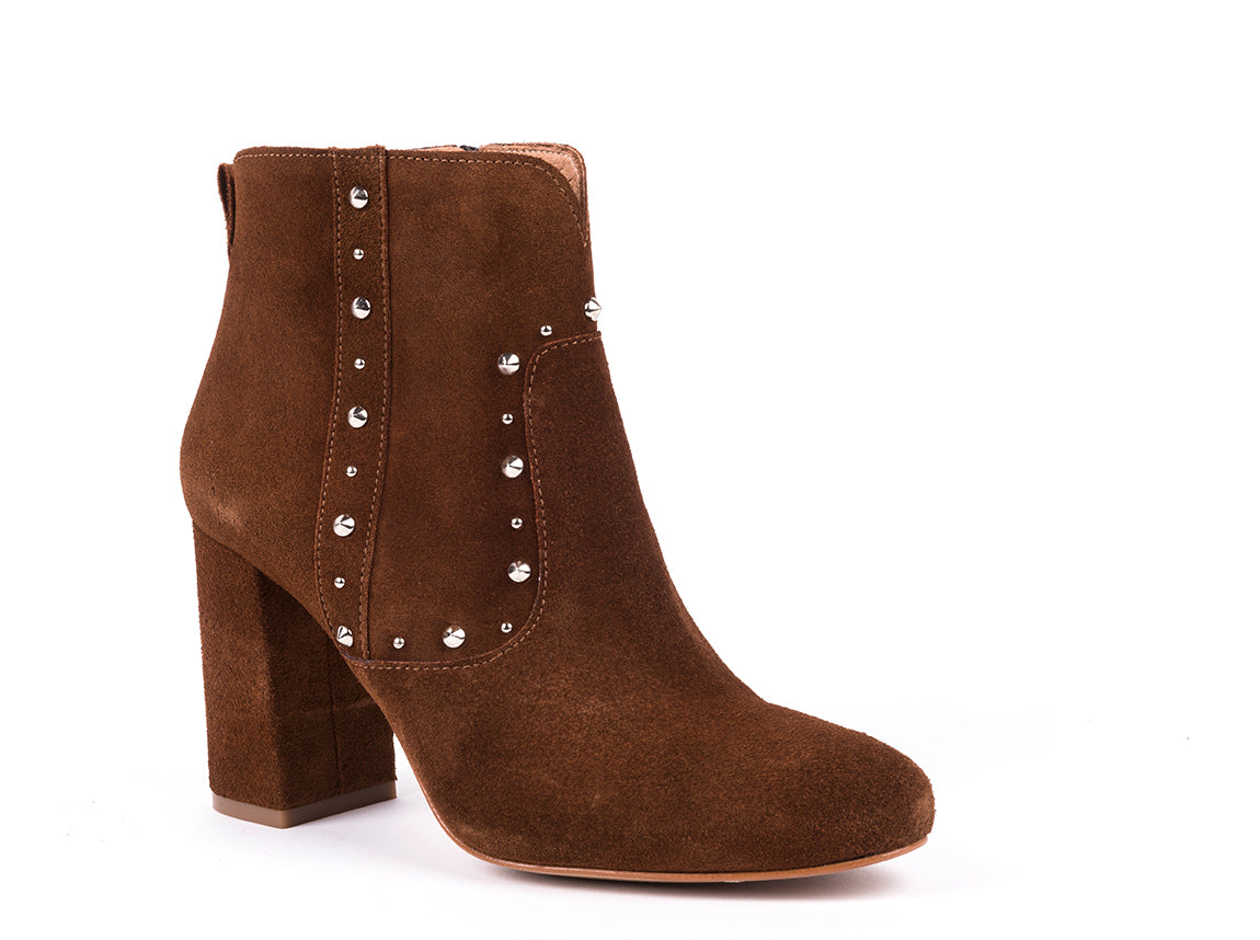 Botins de salto alto em