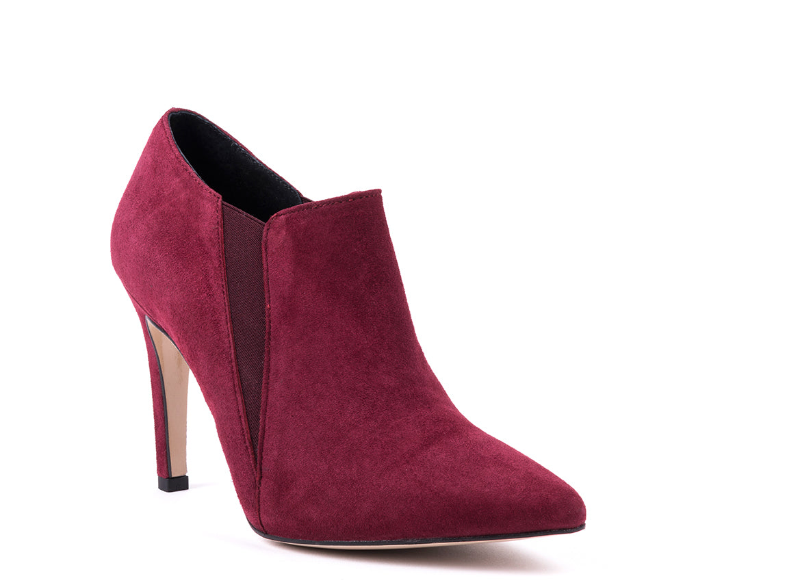 Botins de salto alto em