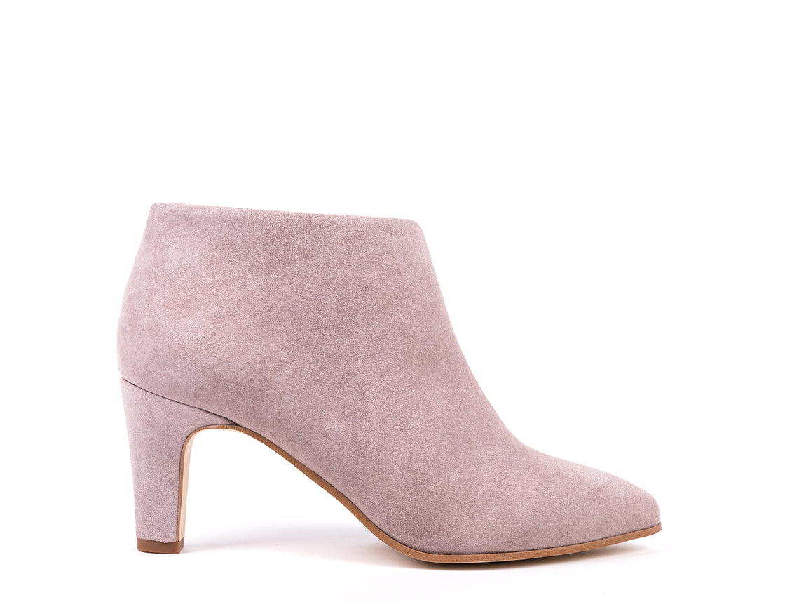 Botins de salto alto em