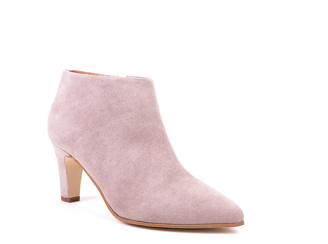Botins de salto alto em