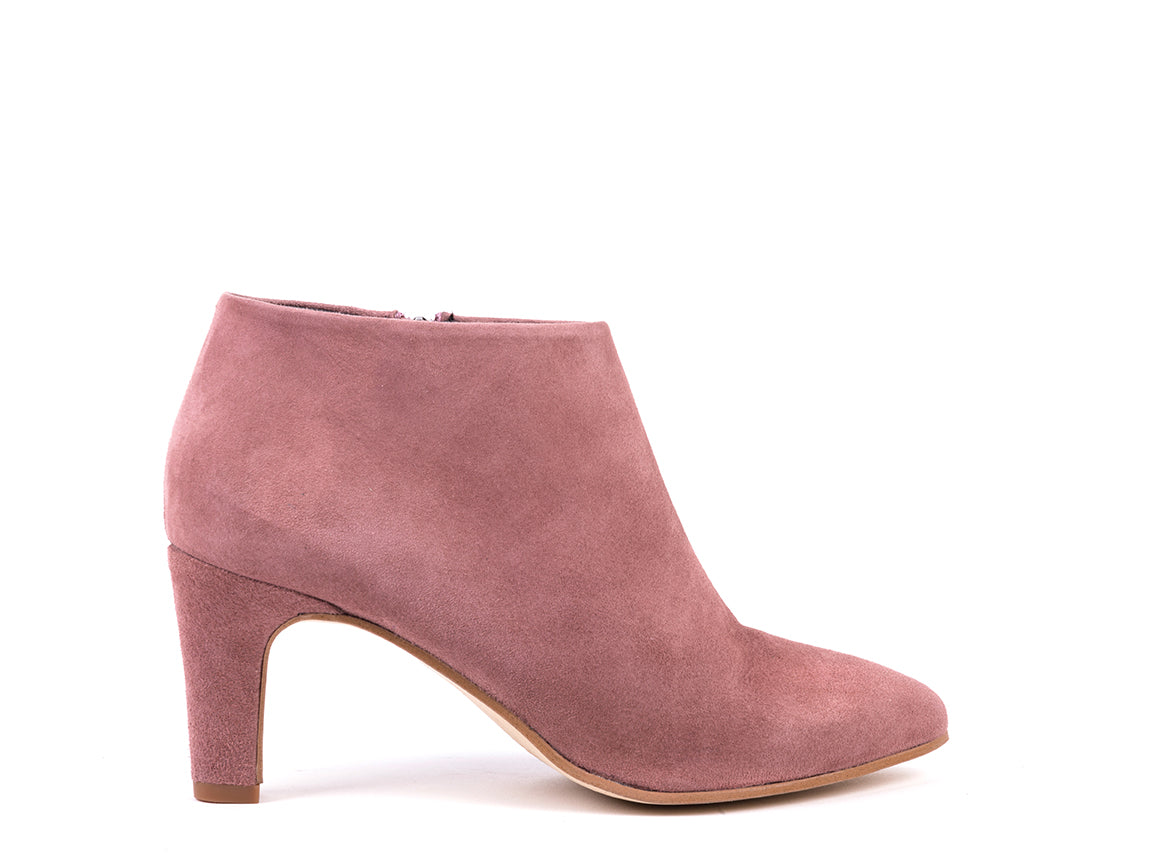 Botins de salto alto em