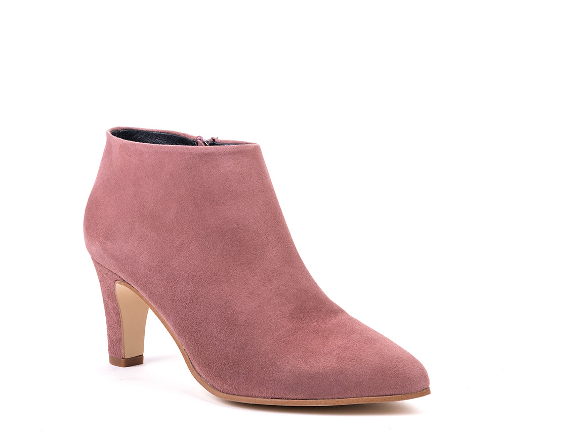 Botins de salto alto em