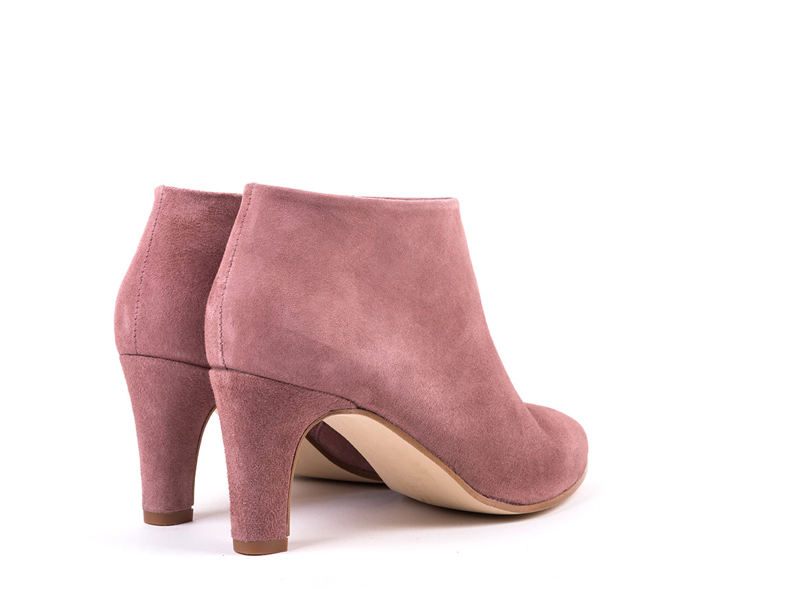 Botins de salto alto em