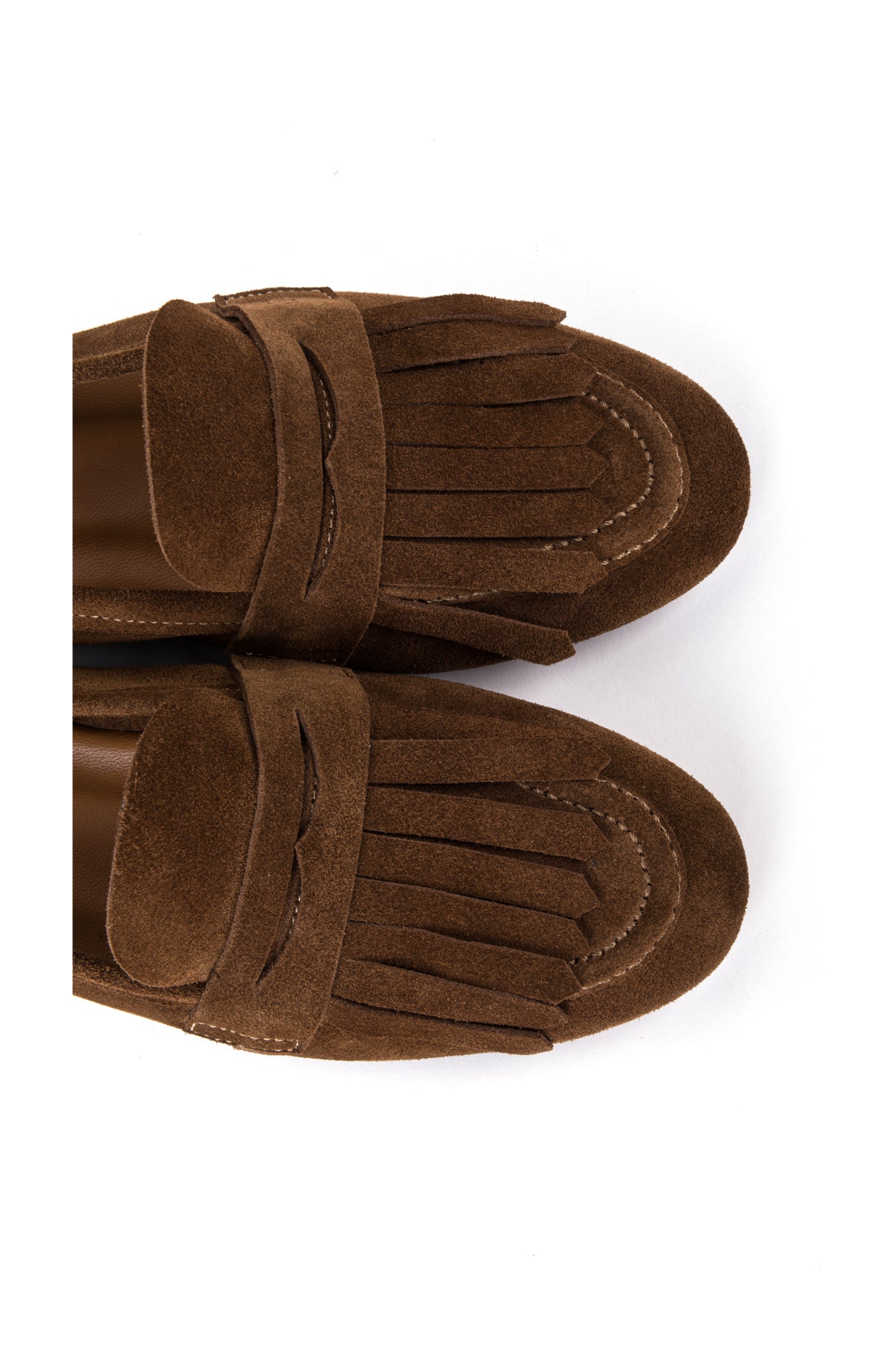 Loafer em croute castanho, com sola fina e salto de 1 cm