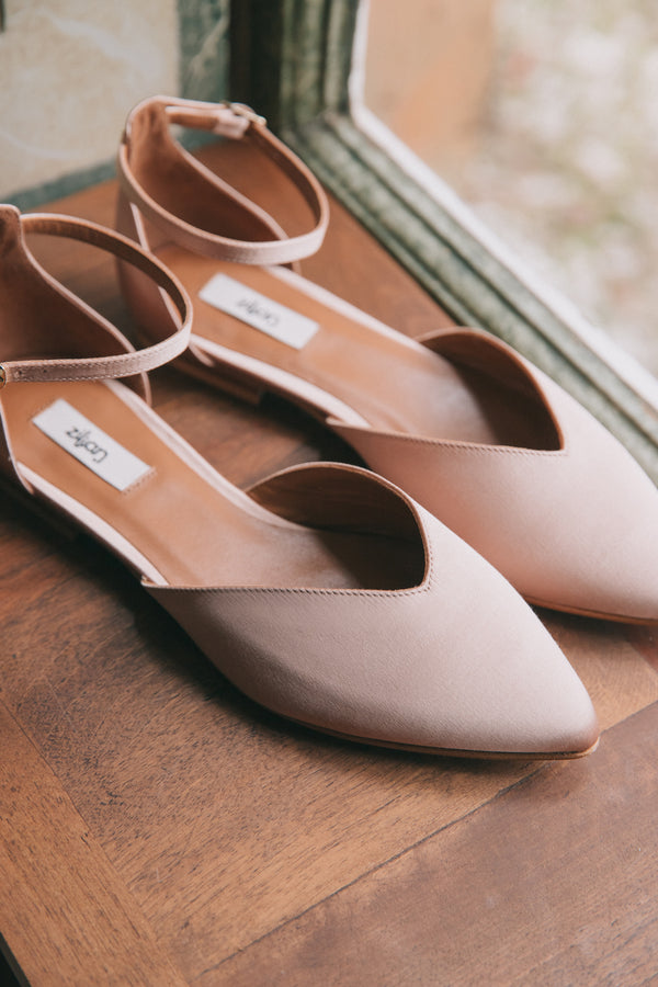 WEDDING COLLECTION - Flat shoes in nude satin