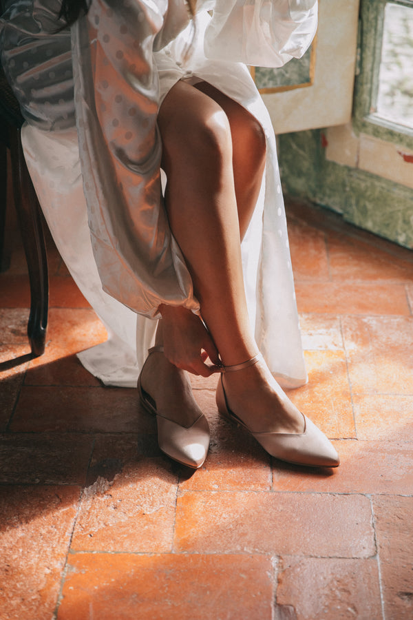 WEDDING COLLECTION - Flat shoes in nude satin