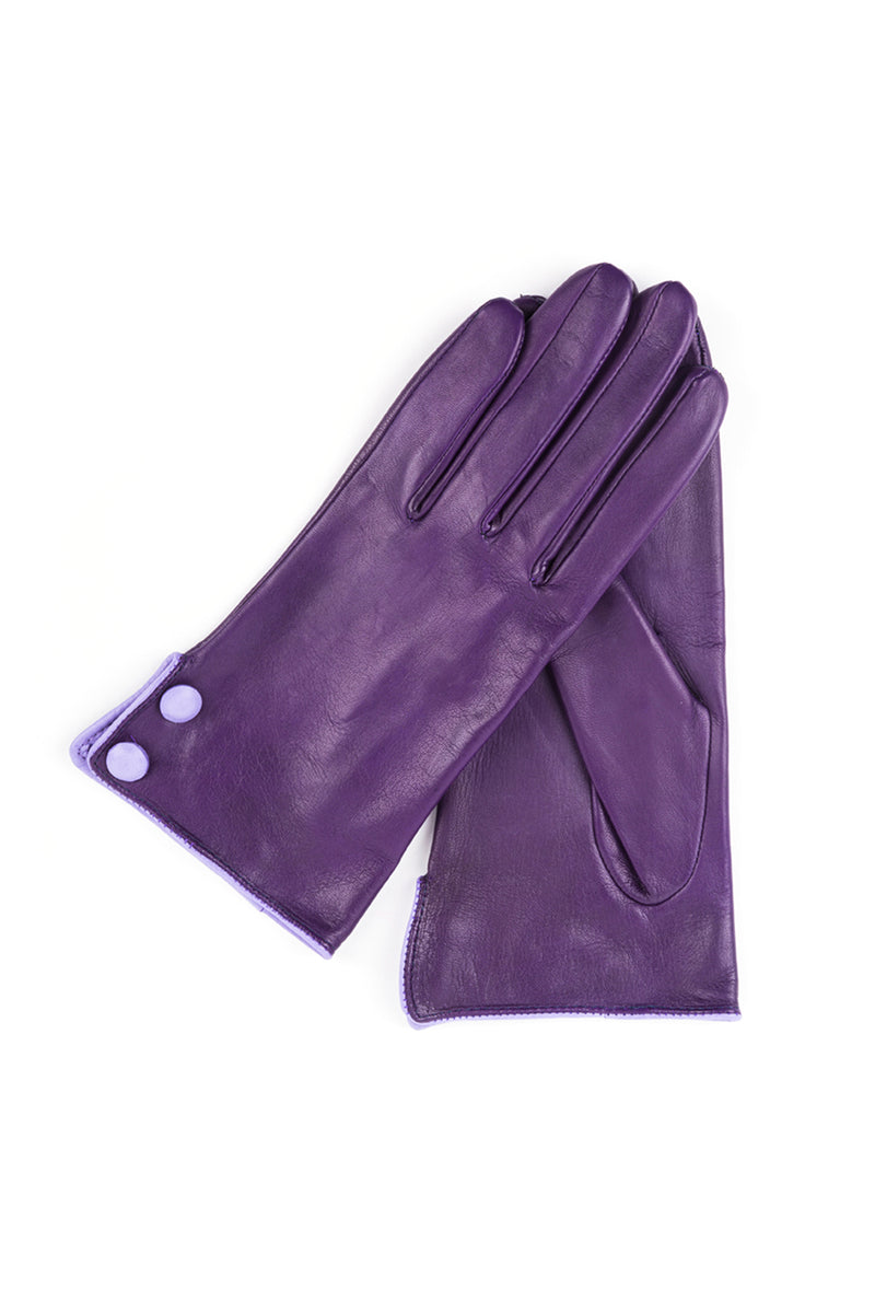 Purple gloves in leather with buttons