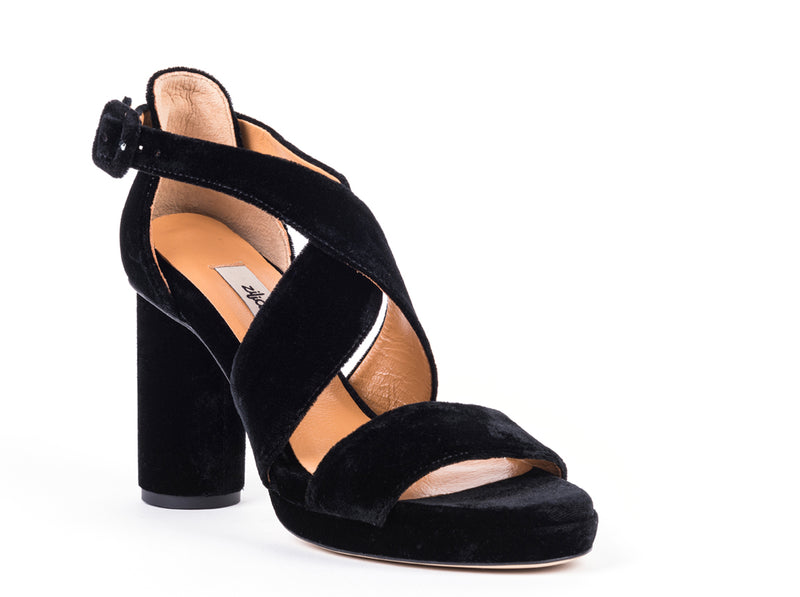 ​High-heeled sandals in black velvet