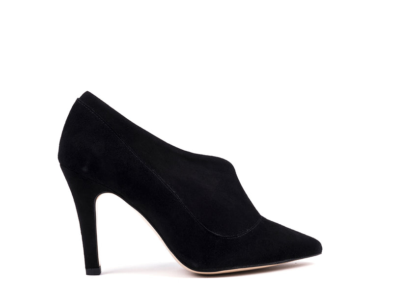 ​High-heeled shoes in black suede