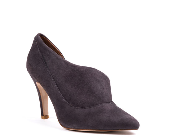 ​High-heeled lead suede shoes