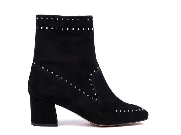 ​Medium-heeled ankle boots in black croute
