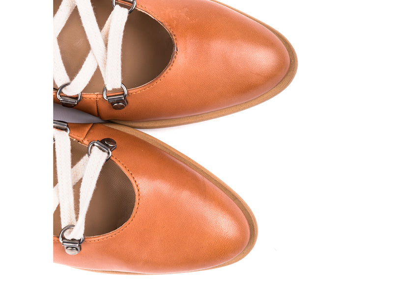 ​Flat shoes in camel leather