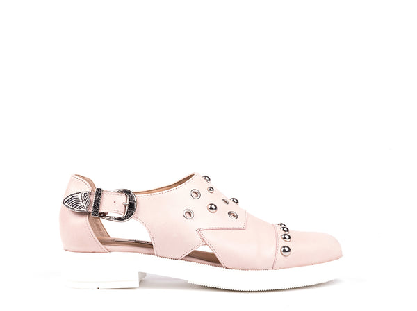 Flat sandals in light pink leather