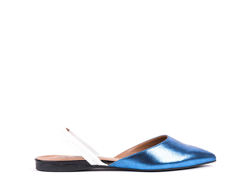 Slingbacks rasos em pele metalizada azul