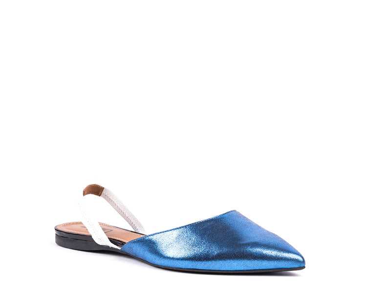 Slingbacks rasos em pele metalizada azul